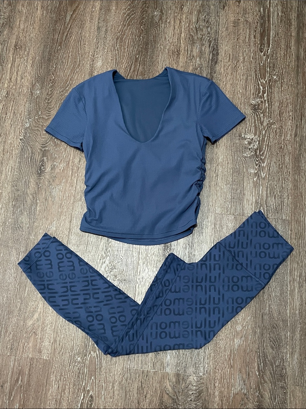 EUC Lululemon Matching Pitch Blue Set. Size Top 4/Bottom 2